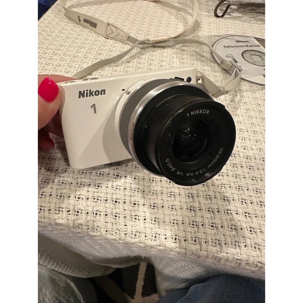 Nikon 1 J1 Mirrorless Camera White 10-30mm Lens Bundle Digicam Y2K Turns On Work